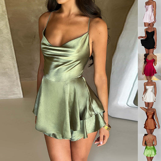 Robe satinée dos nu – Élégance audacieuse et allure irrésistible